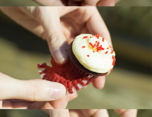 how to eat a cupcake