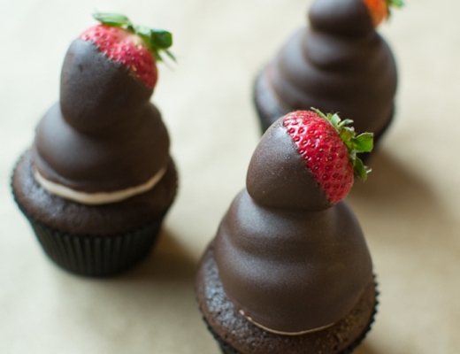 strawberry dipped cupcakes