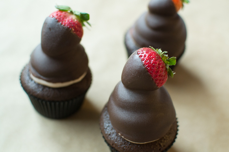 strawberry dipped cupcakes