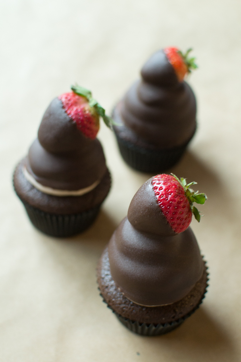 strawberry dipped cupcakes